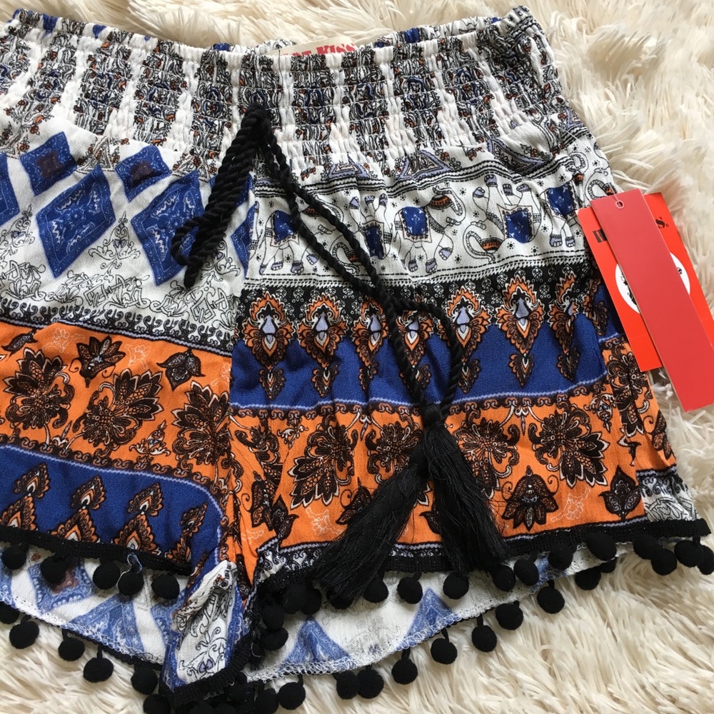 NWT Pom Pom shorts medium - Picture 3 of 4